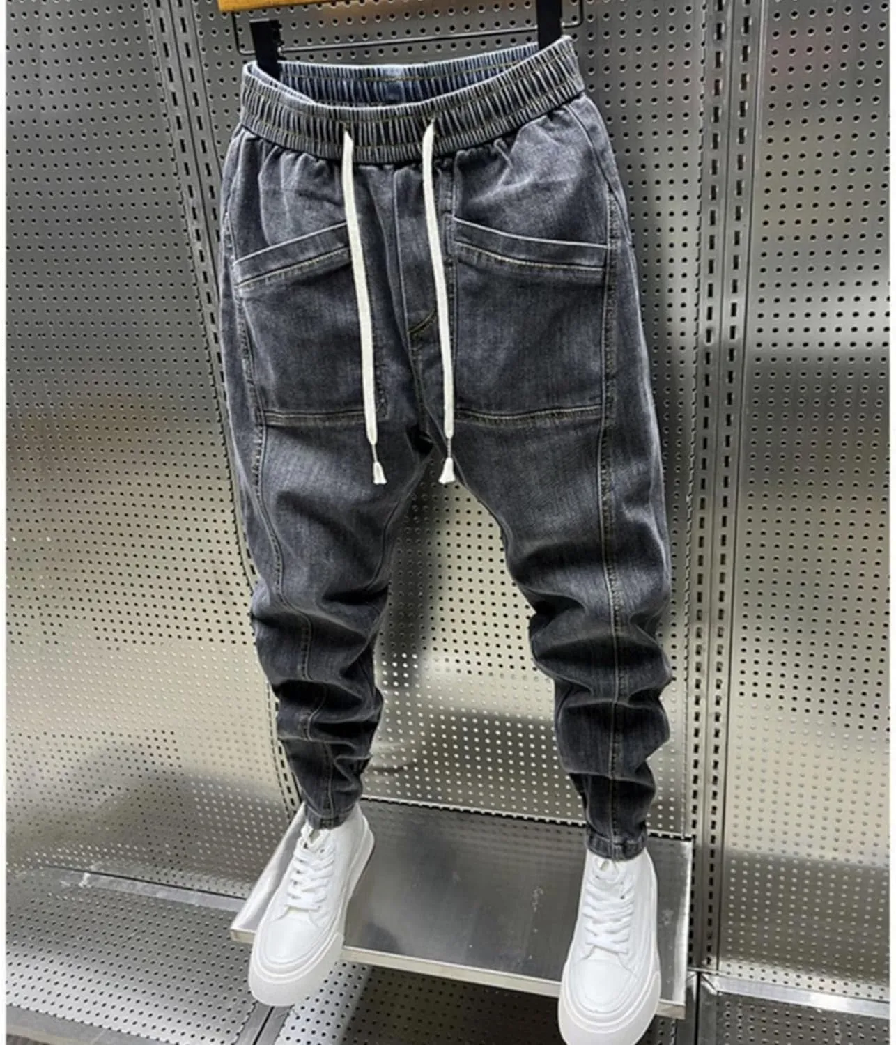 Men's Tapered Leg Jogger Jeans Streetwear Elastic Waist Drawstring Denim Pants Casual Cargo Jeans with Pockets