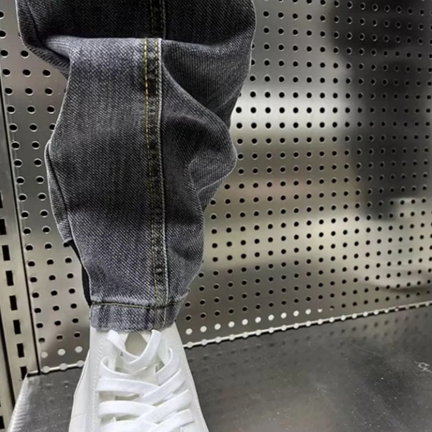 Men's Tapered Leg Jogger Jeans Streetwear Elastic Waist Drawstring Denim Pants Casual Cargo Jeans with Pockets